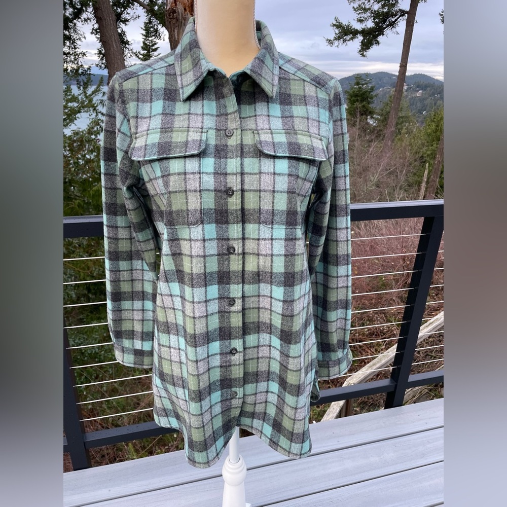 Women’s Pendleton Wool Board Shirt, size medium